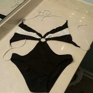 Black and white monokini